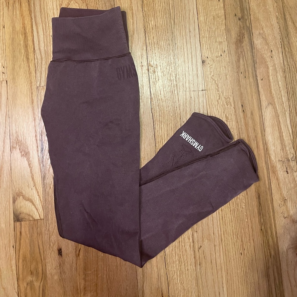 GYMSHARK STUDIO LEGGINGS - BERRY RED